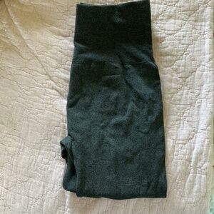 Warners‘s NWOT Gray Capri Legging, Size 2XL/3XL